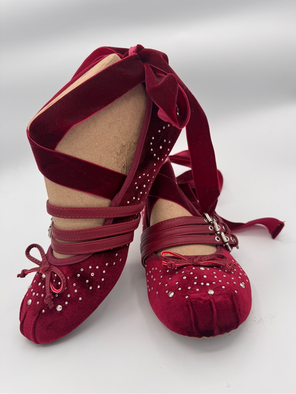 Women’s Sz 10 L4L Burgundy Velvet Ballet Flats with Ankle Wrap